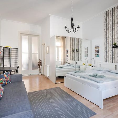 K10 - Kazinczy Street Heritage Suite - Best Location By Bqa Budapeste Exterior foto