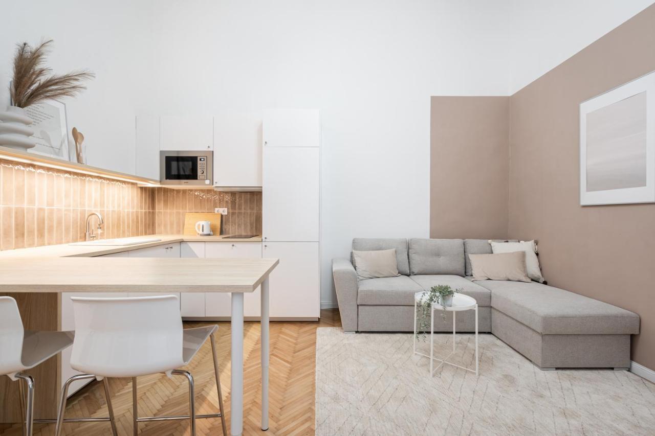 K10 - Kazinczy Street Heritage Suite - Best Location By Bqa Budapeste Exterior foto