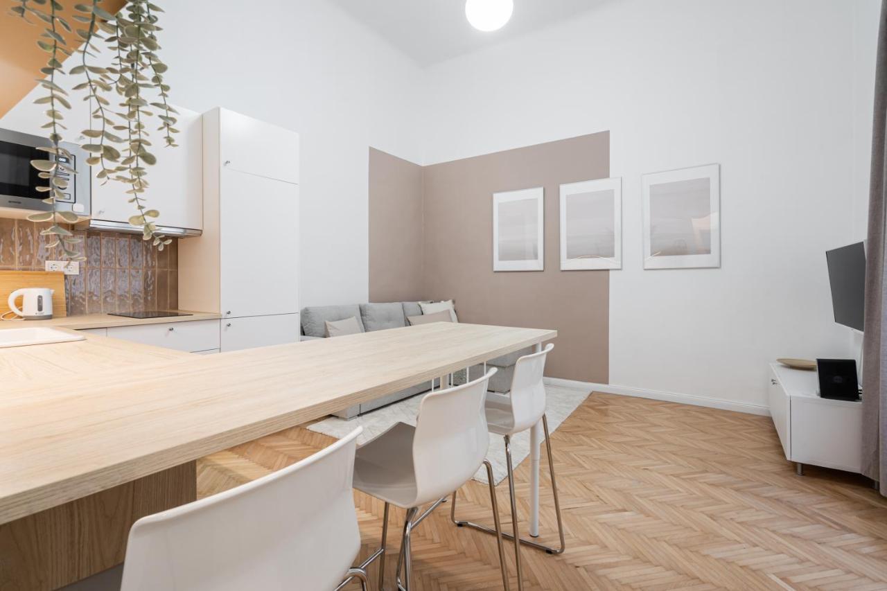 K10 - Kazinczy Street Heritage Suite - Best Location By Bqa Budapeste Exterior foto